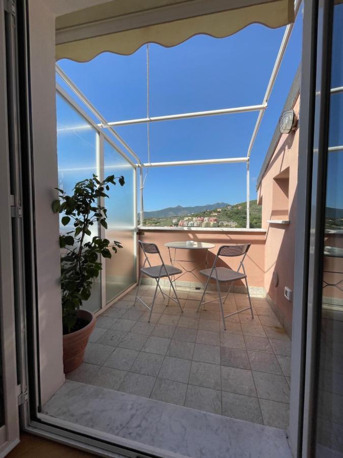 Appartamento Mimosa "A Casa Felice" Pietra Ligure Bagian luar foto