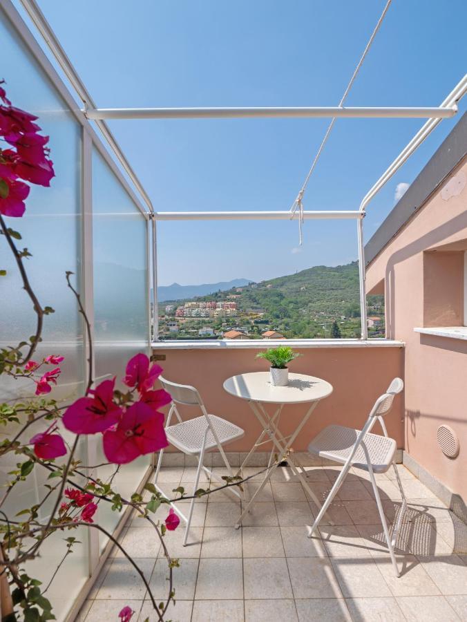 Appartamento Mimosa "A Casa Felice" Pietra Ligure Bagian luar foto