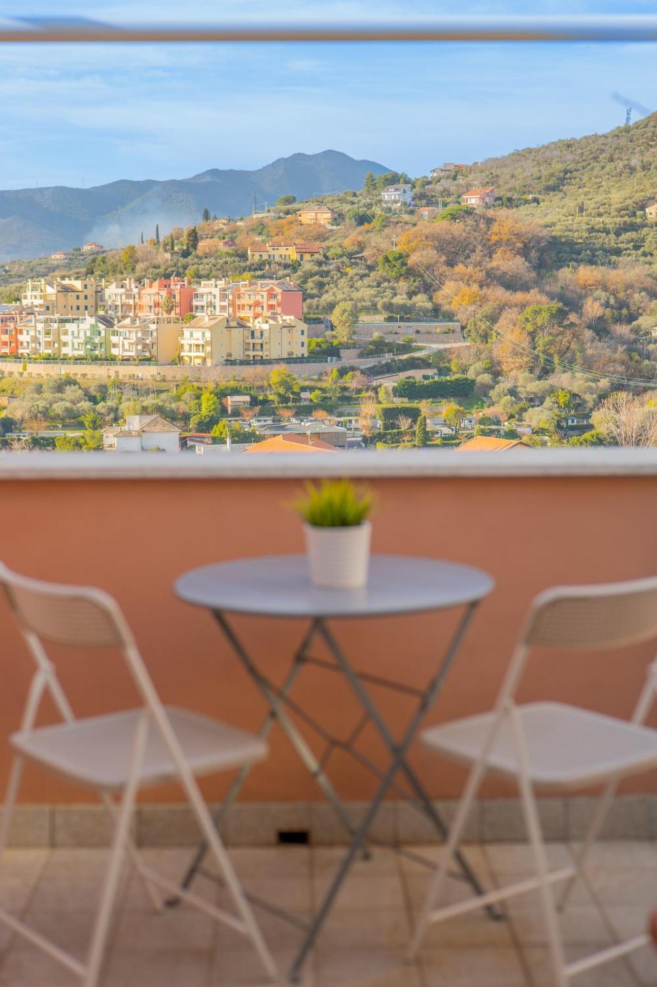 Appartamento Mimosa "A Casa Felice" Pietra Ligure Bagian luar foto